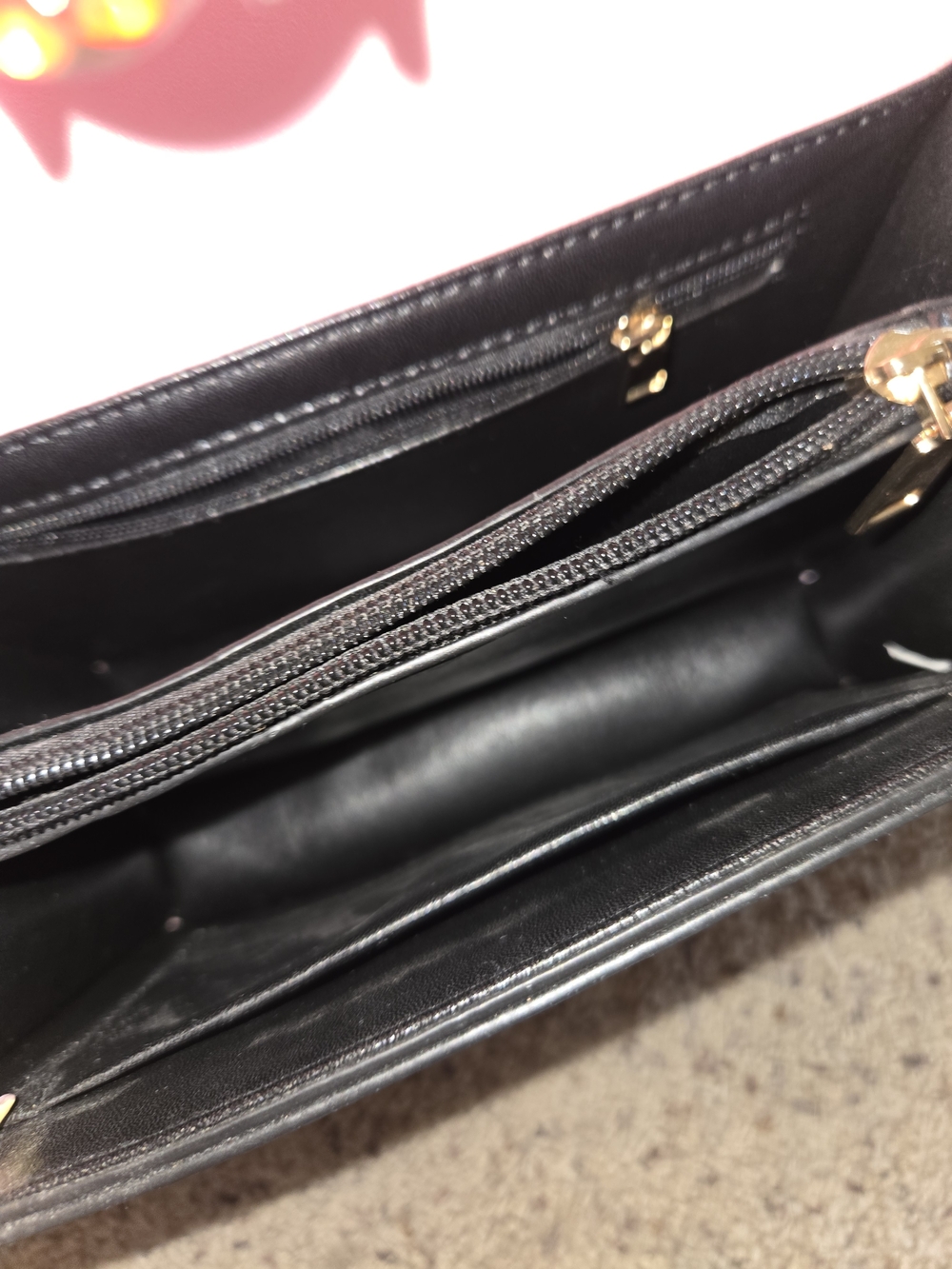 Keri Jeweled Bee Crossbody bag featuring a color-block design and a gold chain - Picture 9 of 10